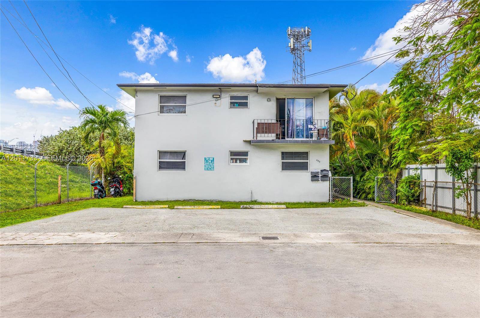 650 NW 28th StMiami - picture