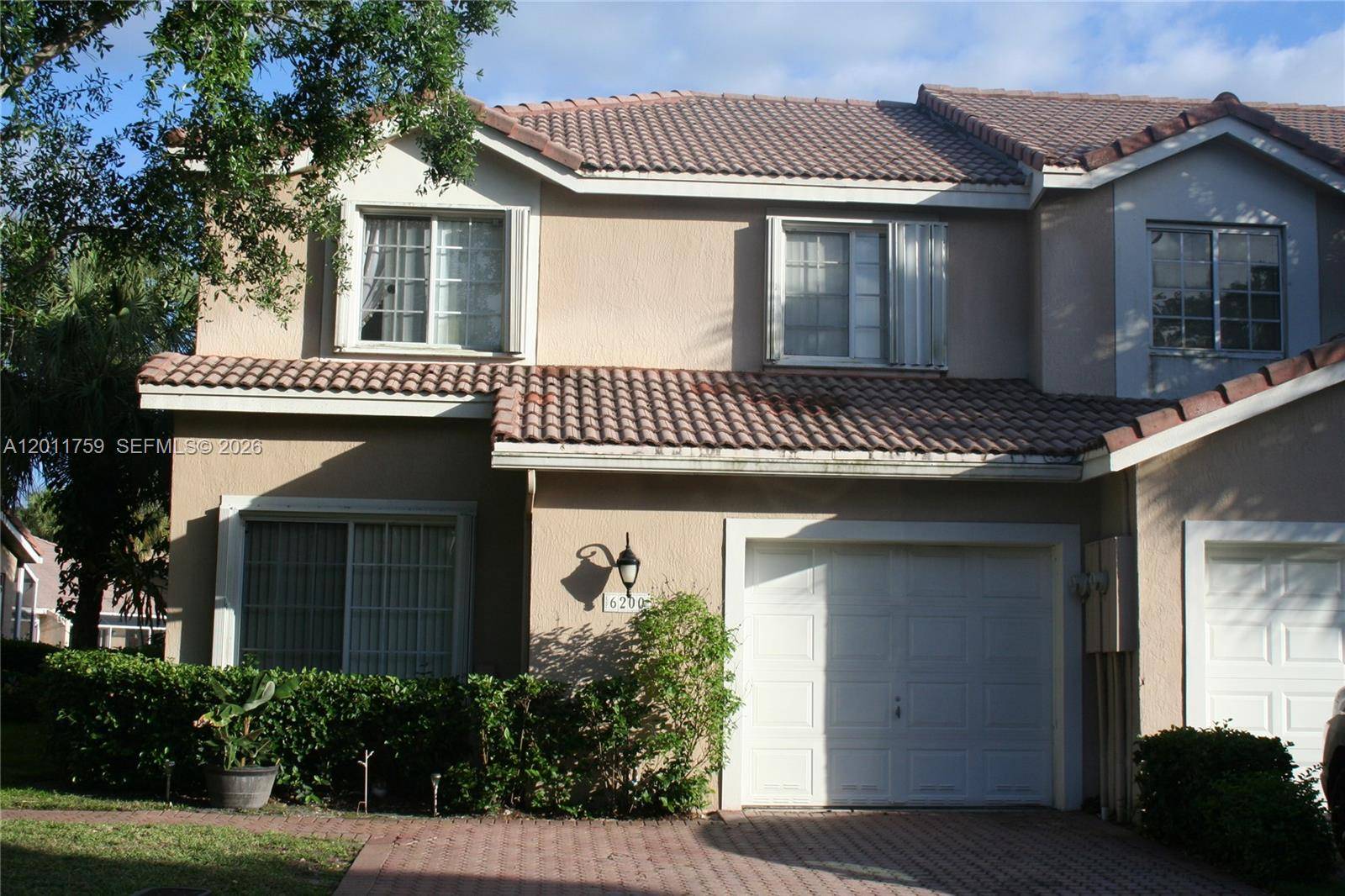 6200 NW 74th CtParkland - picture