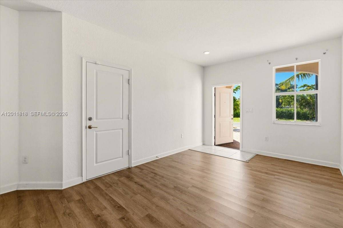 12865 NW 24th AveMiami - picture