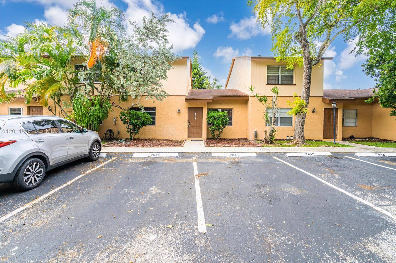 7045 W Sunrise BlvdPlantation - Condo 1-4 Stories,Townhouse condo unit 7045 - picture