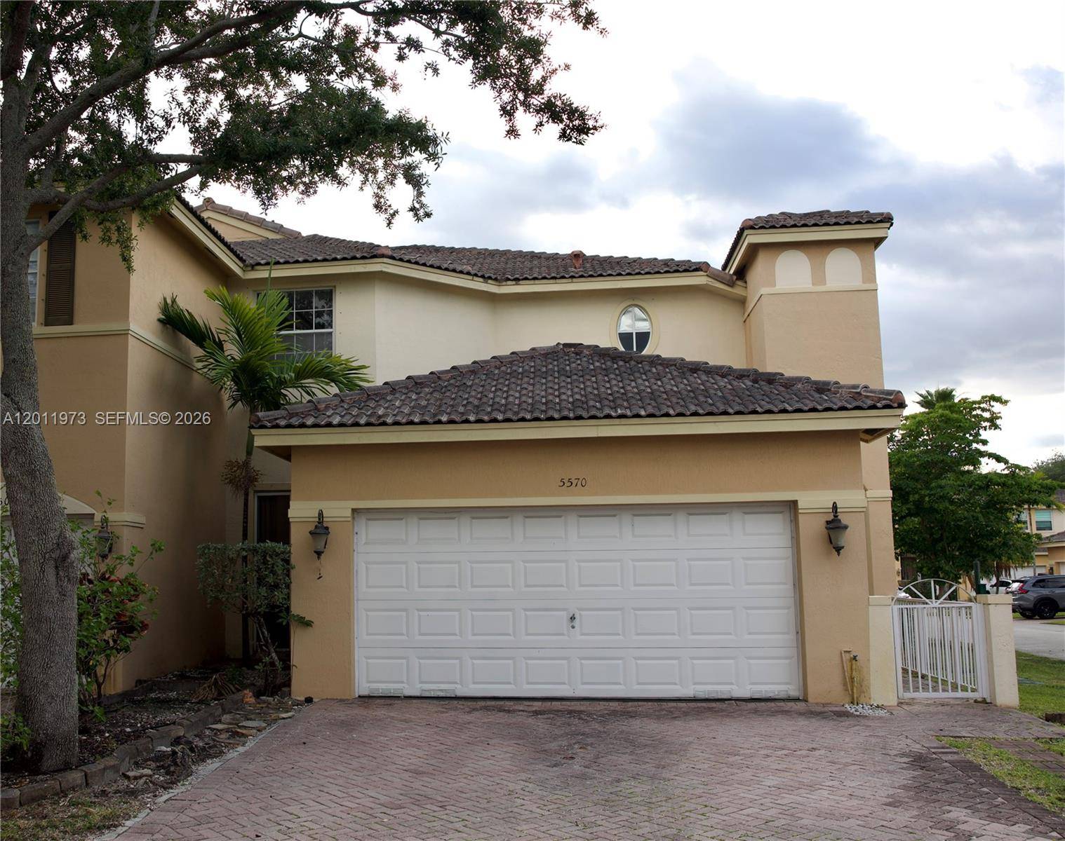 5570 NW 113th CtDoral - picture
