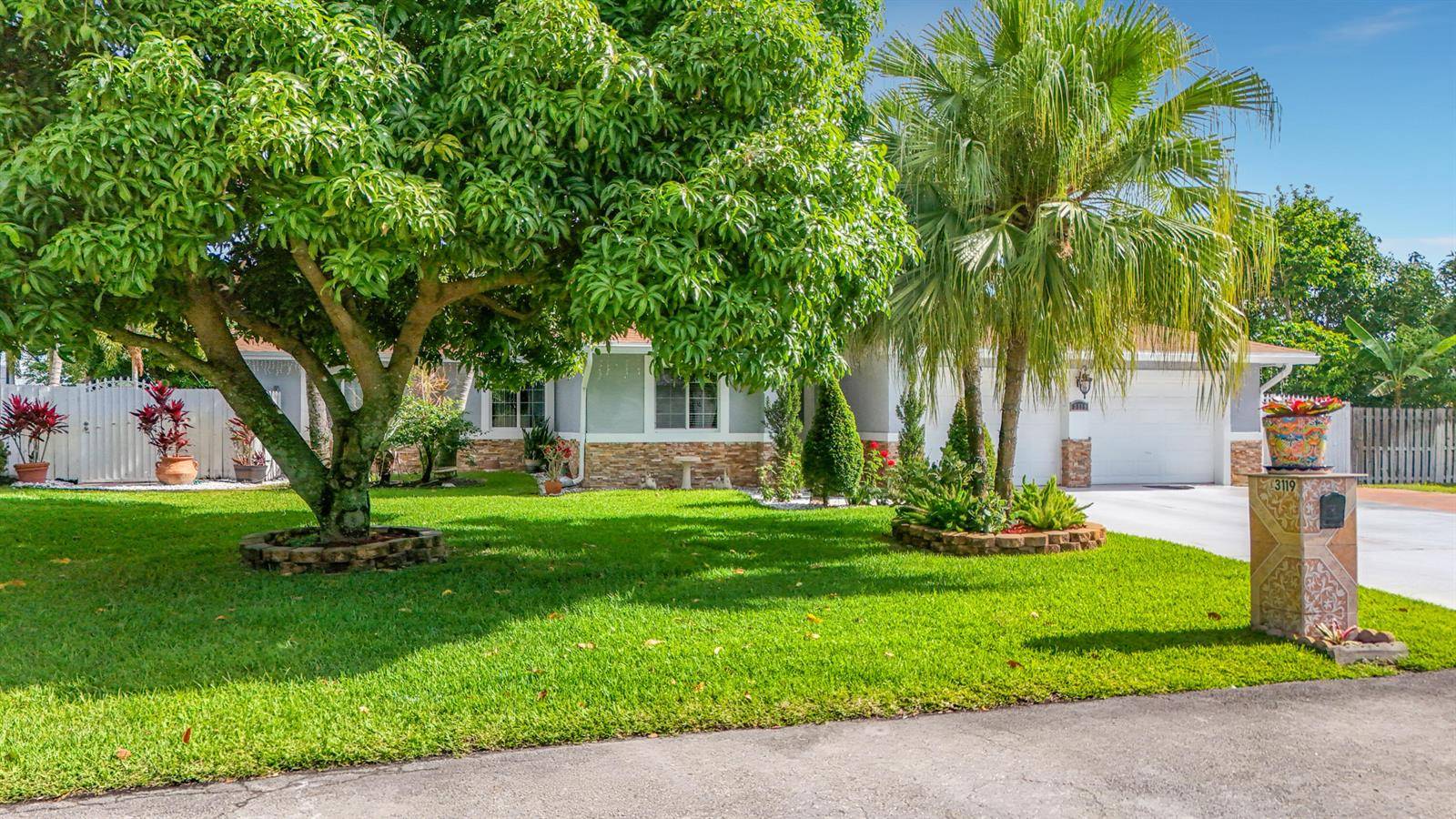 3119 IndianLake Worth - picture