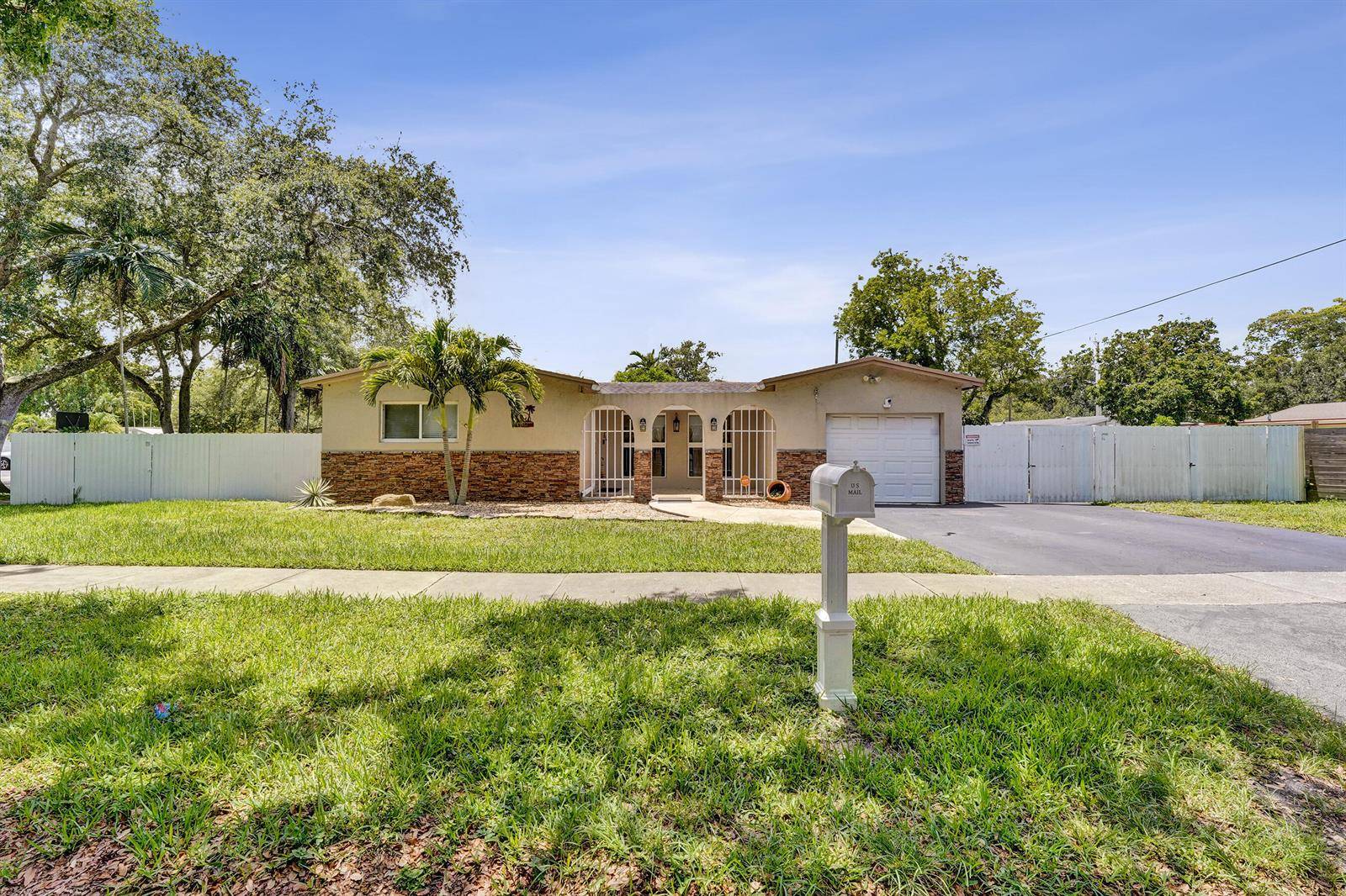 9101 SW 52ndCooper City - picture