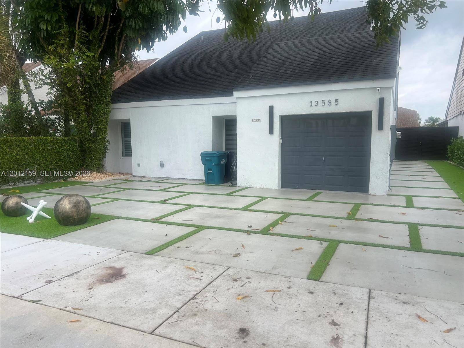 13595 SW 99th StMiami - picture