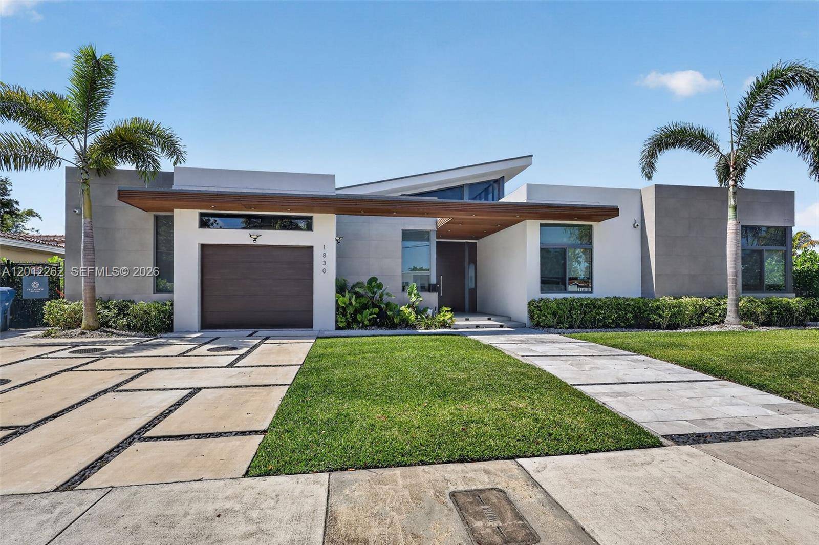 1830 NE 193rd StMiami - picture