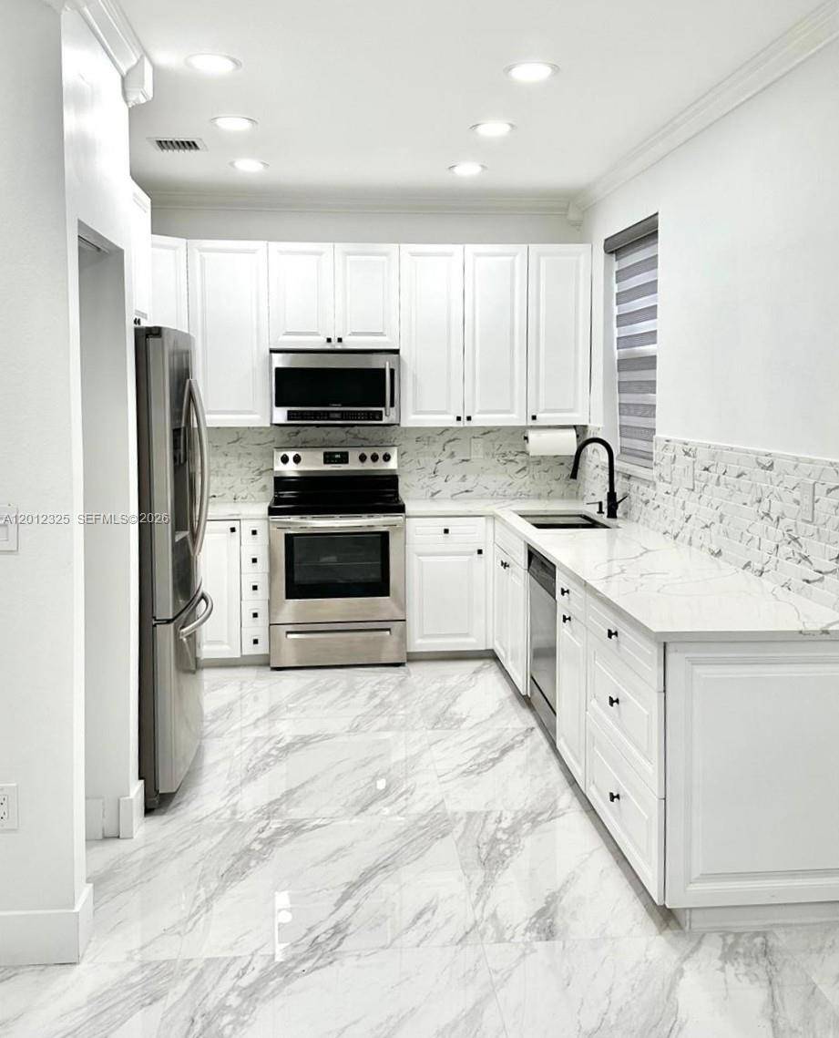 721 NW 170th TerPembroke Pines - Townhouse/Villa-Annual,Townhouse condo unit 721 - picture