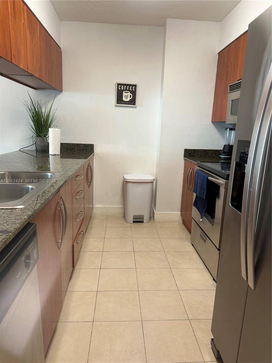 1200 Brickell Bay DrMiami - THE CLUB AT BRICKELL BAY condo unit 2304 - picture