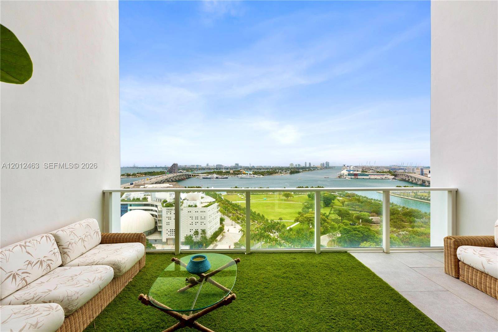 1040 Biscayne BlvdMiami - TEN MUSEUM PK RESIDENTIAL condo unit 1602 - picture