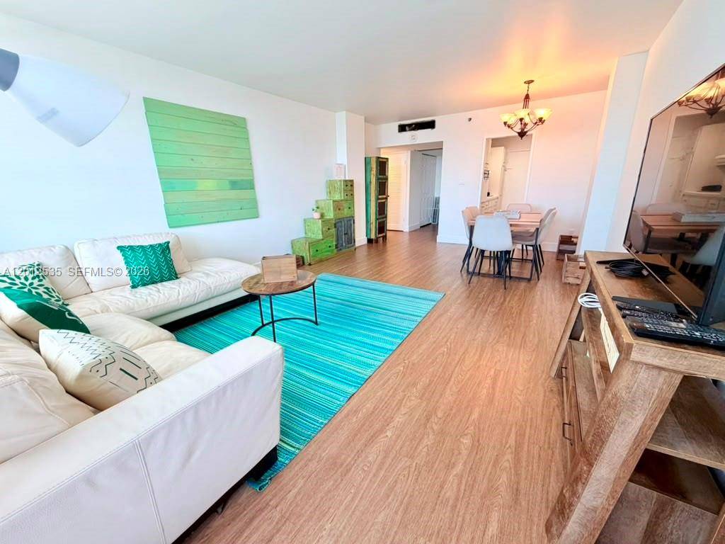 100 Lincoln RdMiami Beach - THE DECOPLAGE CONDO condo unit 922 - picture