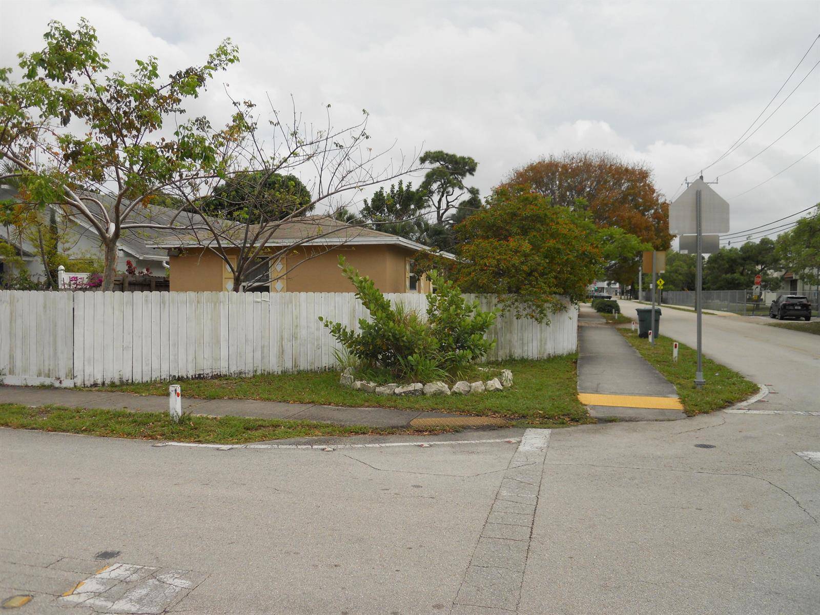 3290 NE 10thOakland Park - picture