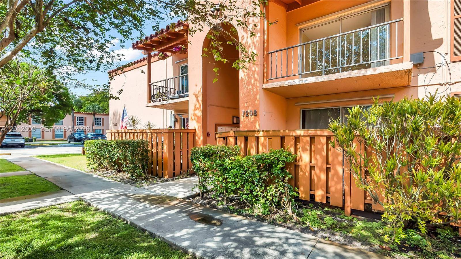 7208 Fairway DrMiami Lakes - Condo 1-4 Stories,Condo condo unit I9 - picture