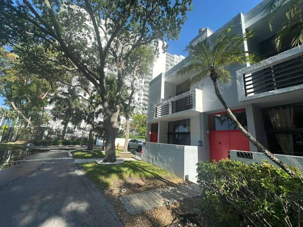 3003 NE 183rd LnAventura - picture