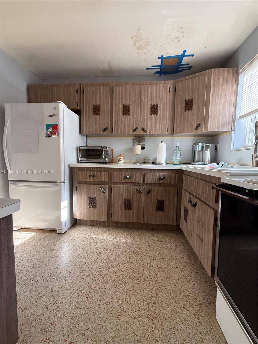 399 W 12th StHialeah - picture