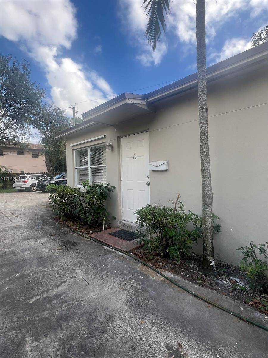 915 N 19th AveHollywood - picture