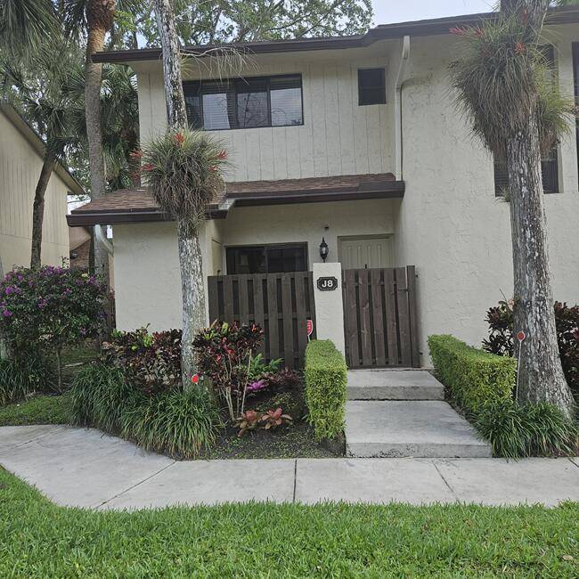 7620 NW 79thTamarac - BONAIRE VILLAGE AT WOODMON condo unit J8 - picture