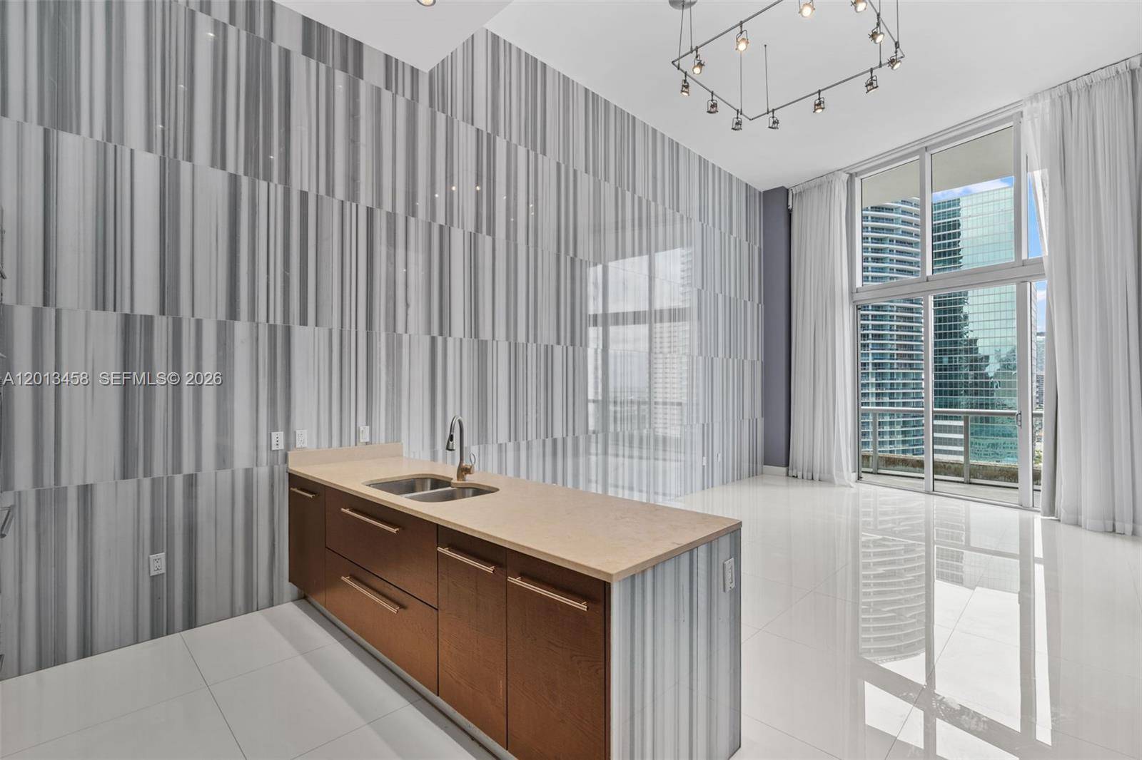 475 Brickell AveMiami - ICONBRICKELL CONDO NO 1,ICONBRICKELL CONDO condo unit 2812 - picture