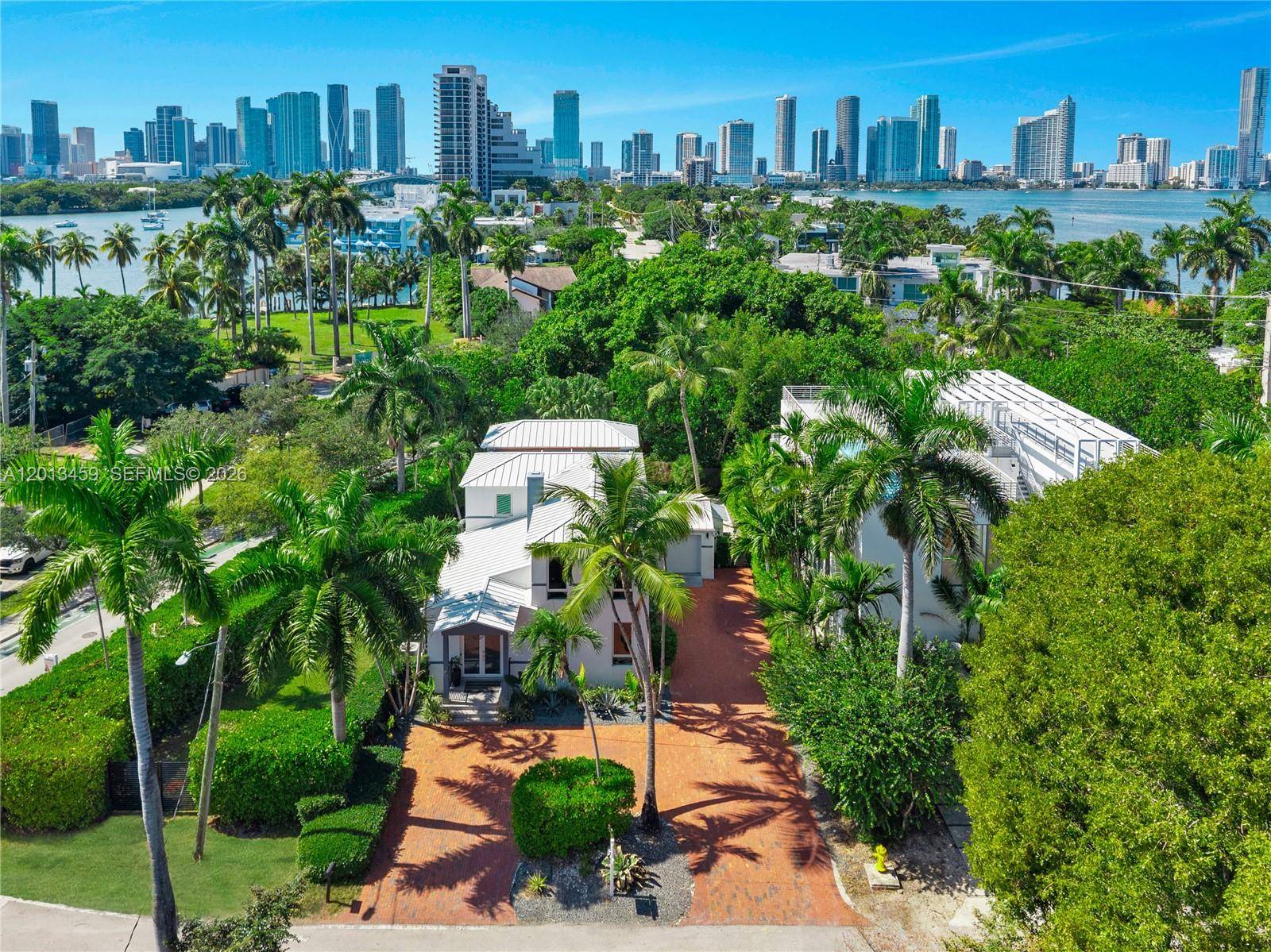 1281 S Venetian WayMiami - picture