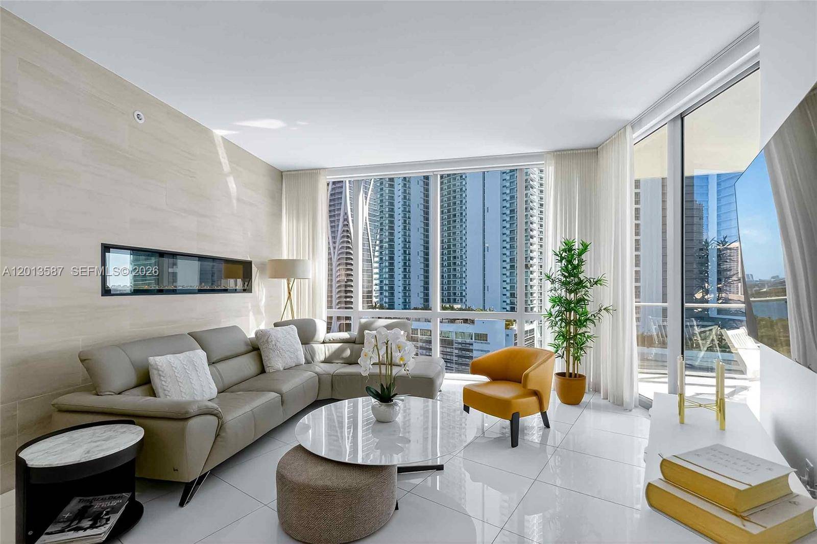 851 NE 1st AveMiami - PARAMOUNT MIAMI WORLDCENT condo unit 1603 - picture