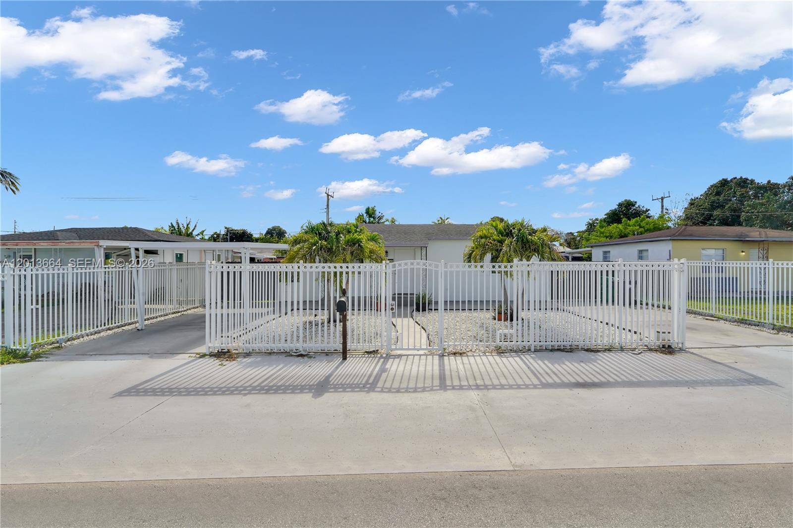 9425 NW 36th AveMiami - picture