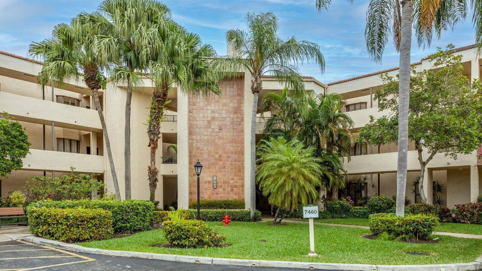 7460 La PazBoca Raton - LA PAZ,BOCA POINTE COUNTRY condo unit 208 - picture
