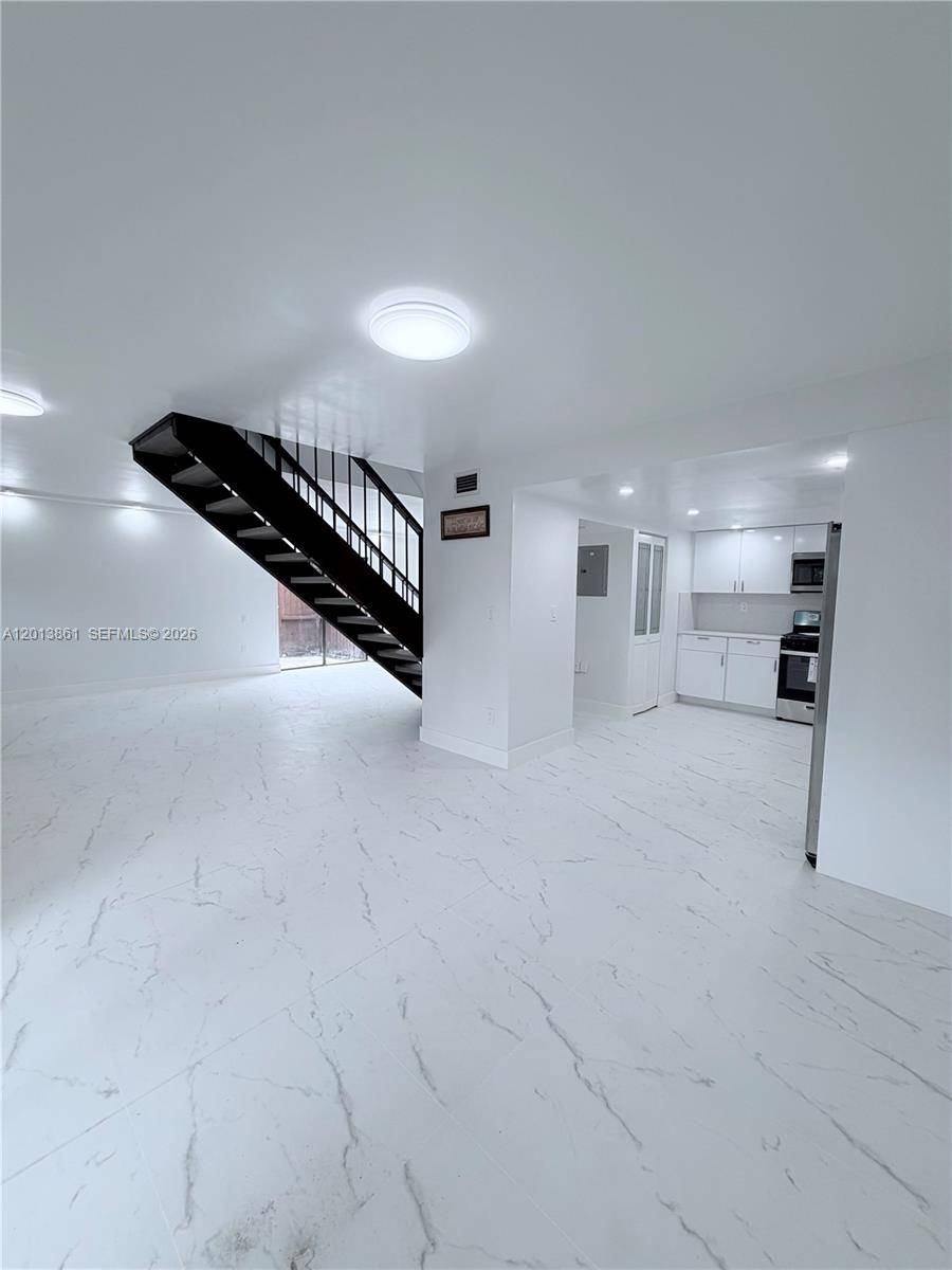 7024 SW 114th PlMiami - SNAPPER VILLAGE PH 2 SEC condo unit A-52 - picture