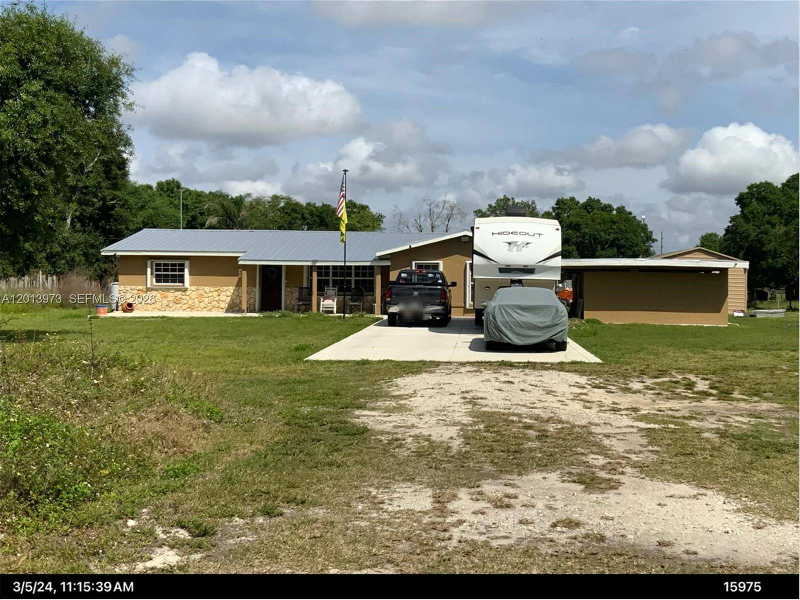 826 B Rd.La Belle - picture