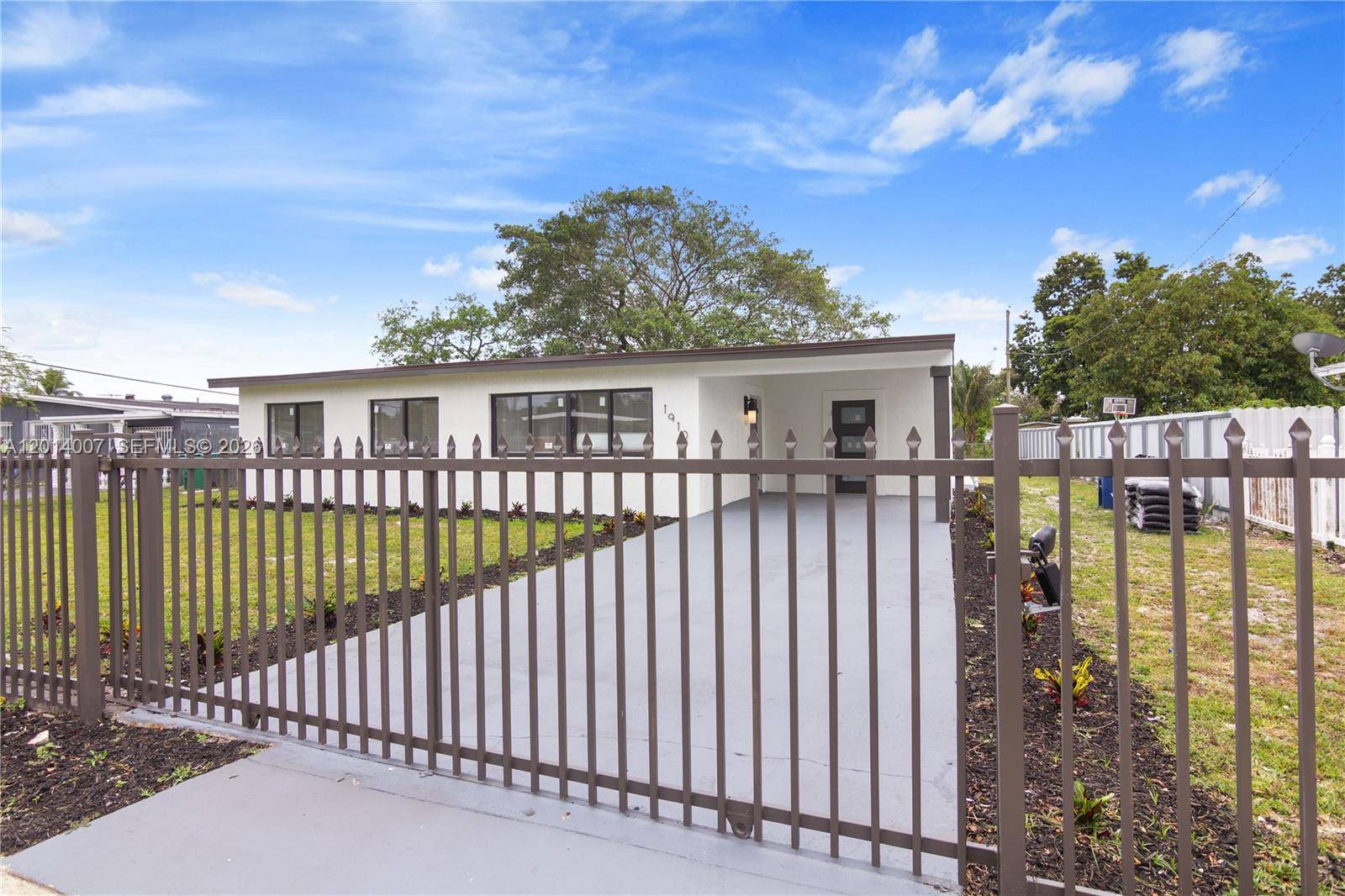 1910 NW 134th StMiami - picture