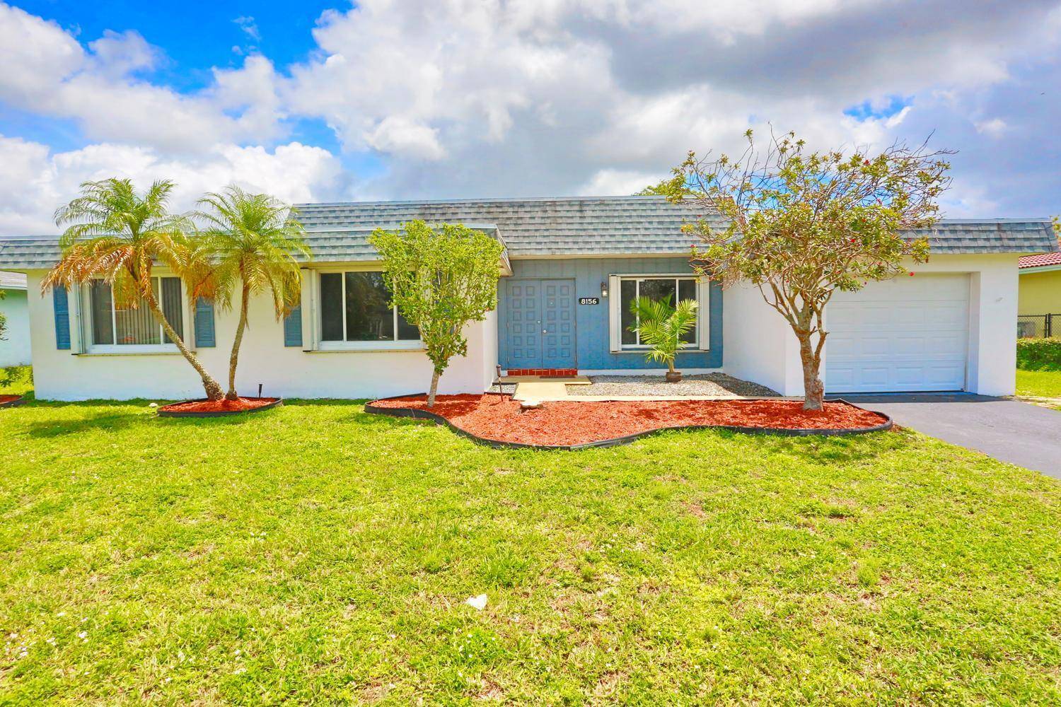 8156 NW 67thTamarac - picture