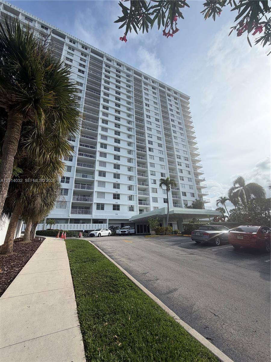 500 Bayview DrSunny Isles Beach - Condo 5+ Stories,Condo condo unit 1631 - picture