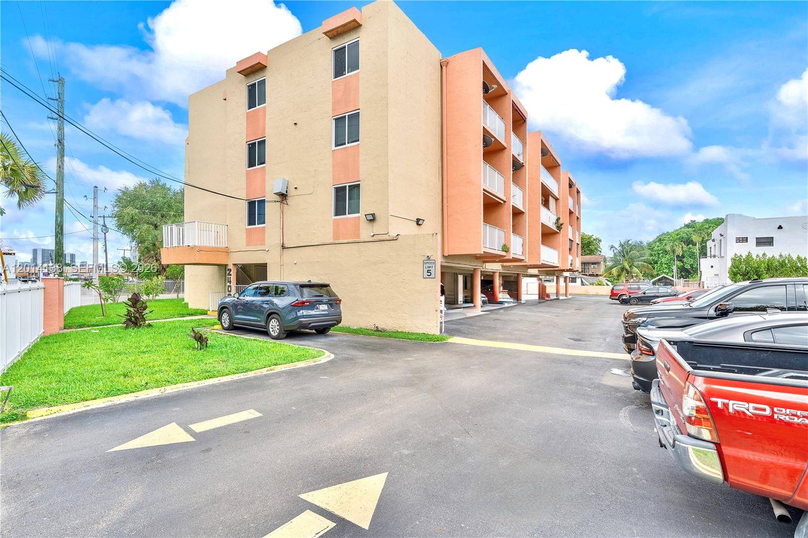 2400 NW 16th St RdMiami - picture