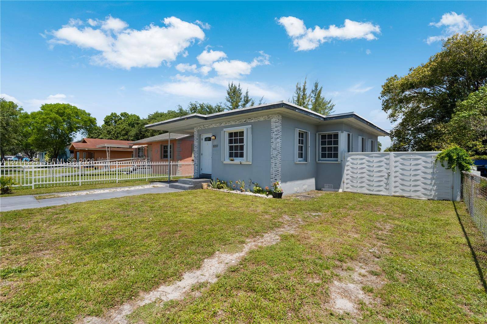 1059 NW 77th StMiami - picture