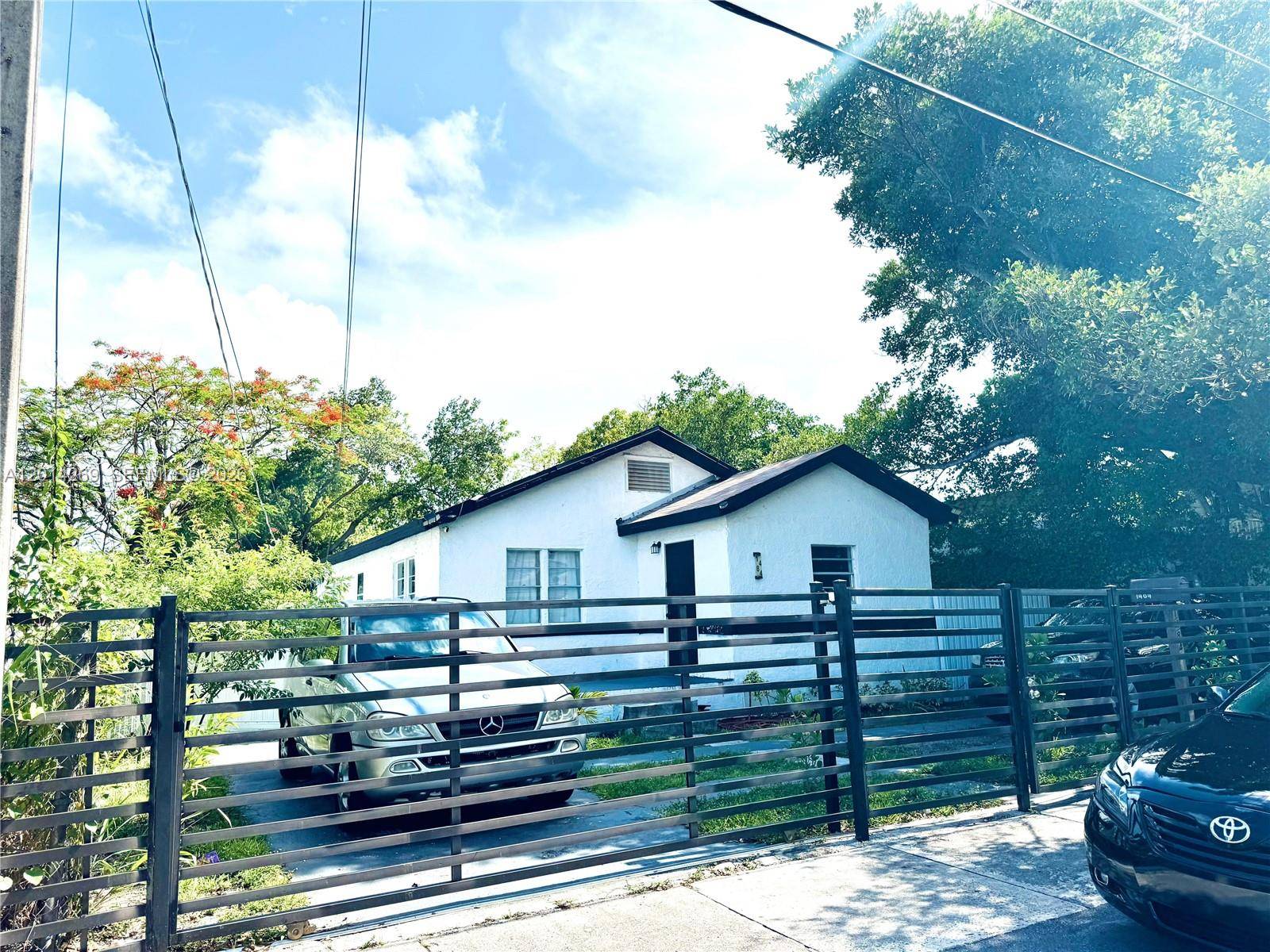 1484 NW 60th StMiami - picture