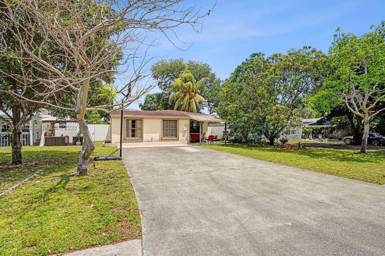 1379 NE 177th StNorth Miami Beach - picture