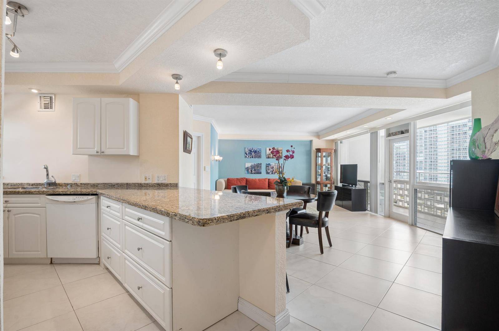 1900 S OceanFort Lauderdale - BREAKWATER TOWERS CO-OP condo unit 1006 - picture