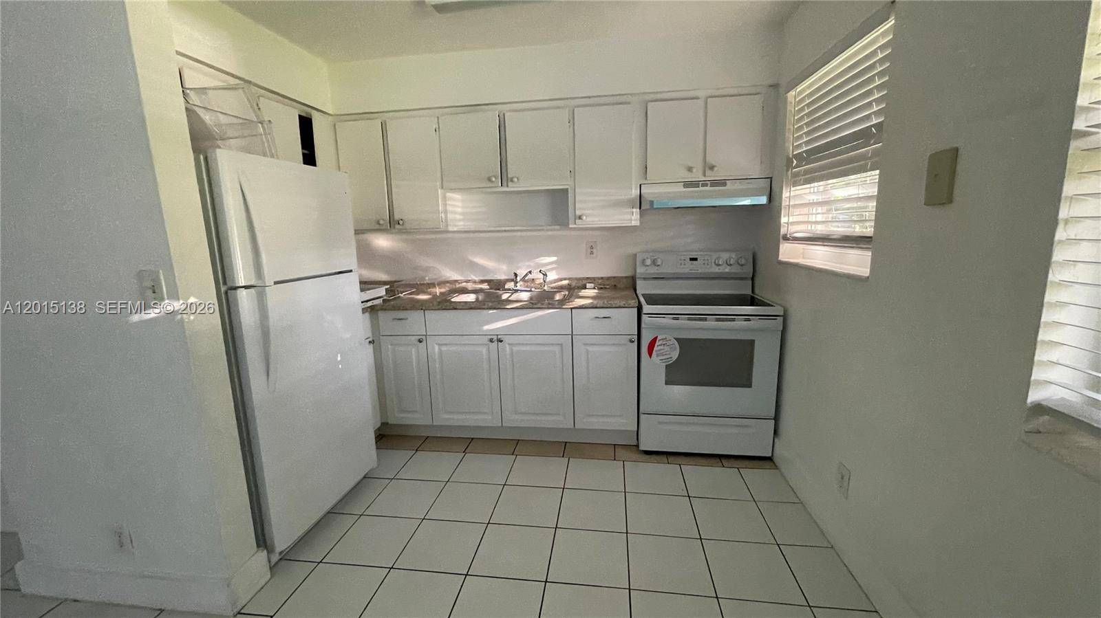 5200 NW 16th StLauderhill - picture