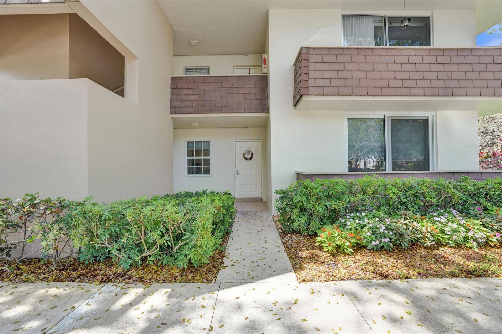 3621 Oaks ClubhousePompano Beach - NO 74 PALM-AIRE COUNTRY CL condo unit 101 - picture