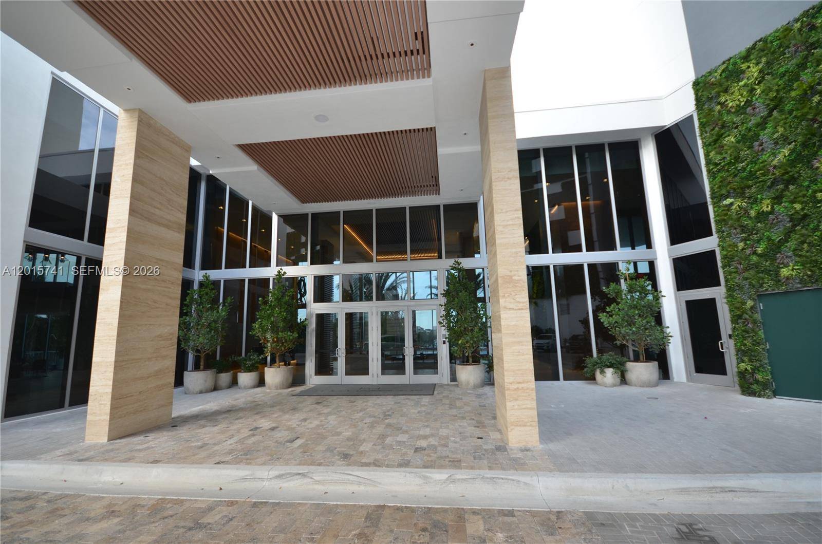 16385 Biscayne BlvdNorth Miami Beach - THE HARBOUR SOUTH CONDO condo unit 519 - picture