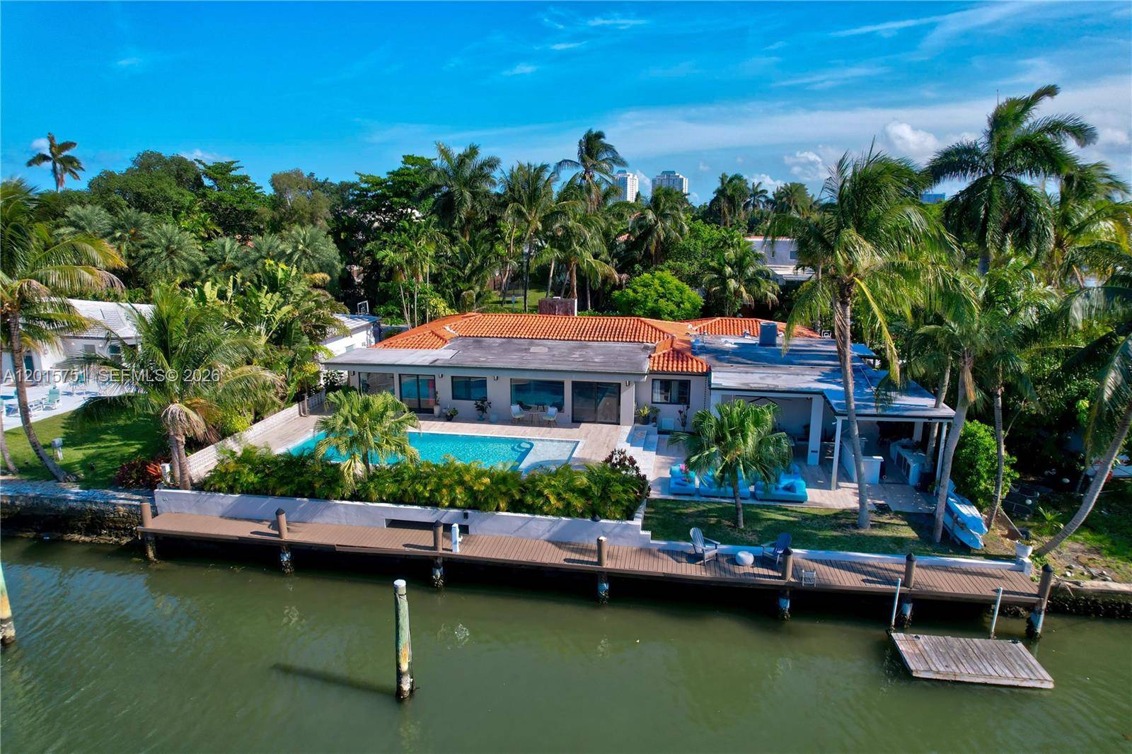 1141 NE 90th StMiami - picture