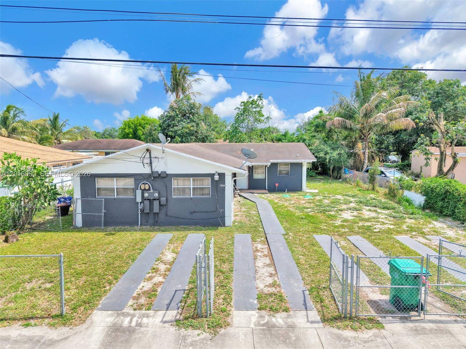 2352 NW 102nd StMiami - picture