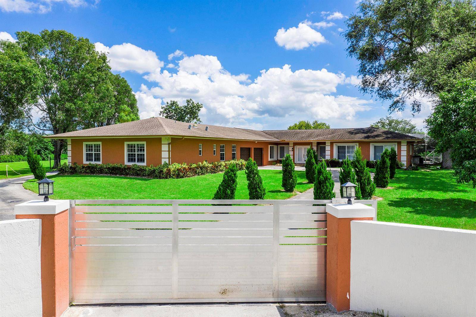 7600 NW 82ndParkland - picture