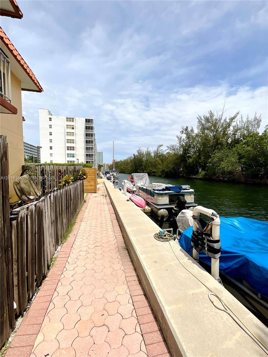 3522 NE 166th StNorth Miami Beach - MELROSE PLACE SOUTH CONDO condo unit 7 - picture