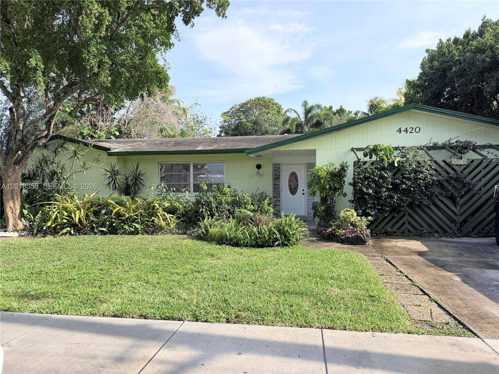 4420 NW 16th StLauderhill - picture