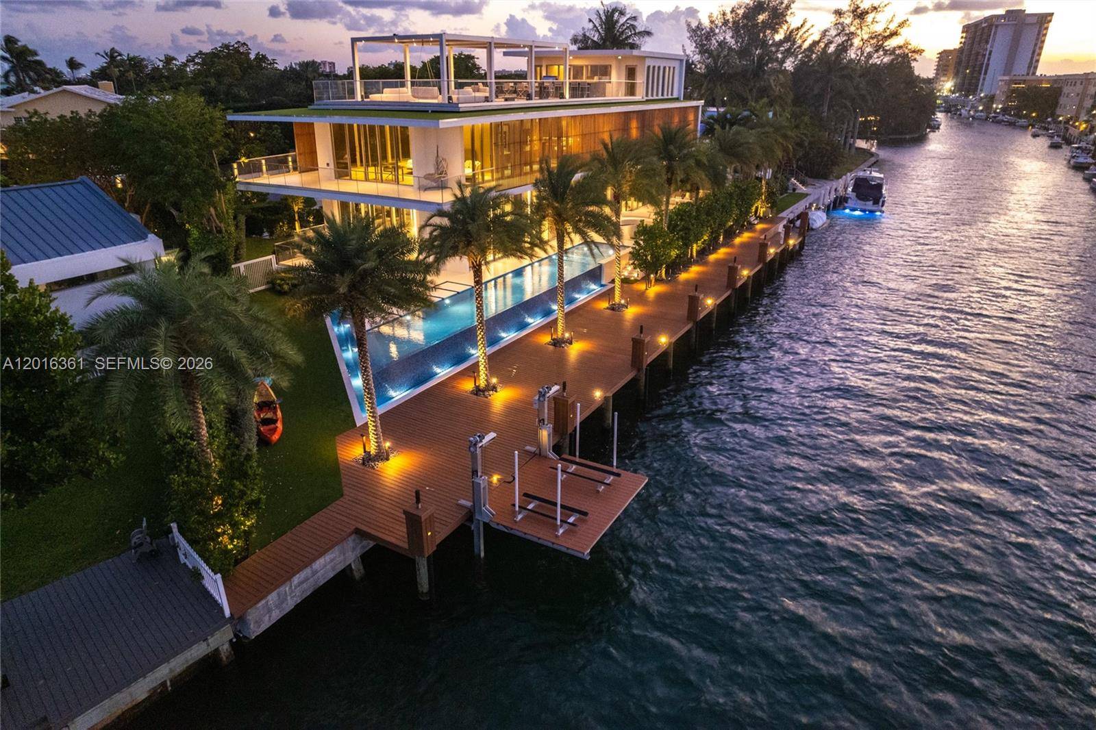 13390 Biscayne Bay DrNorth Miami - picture