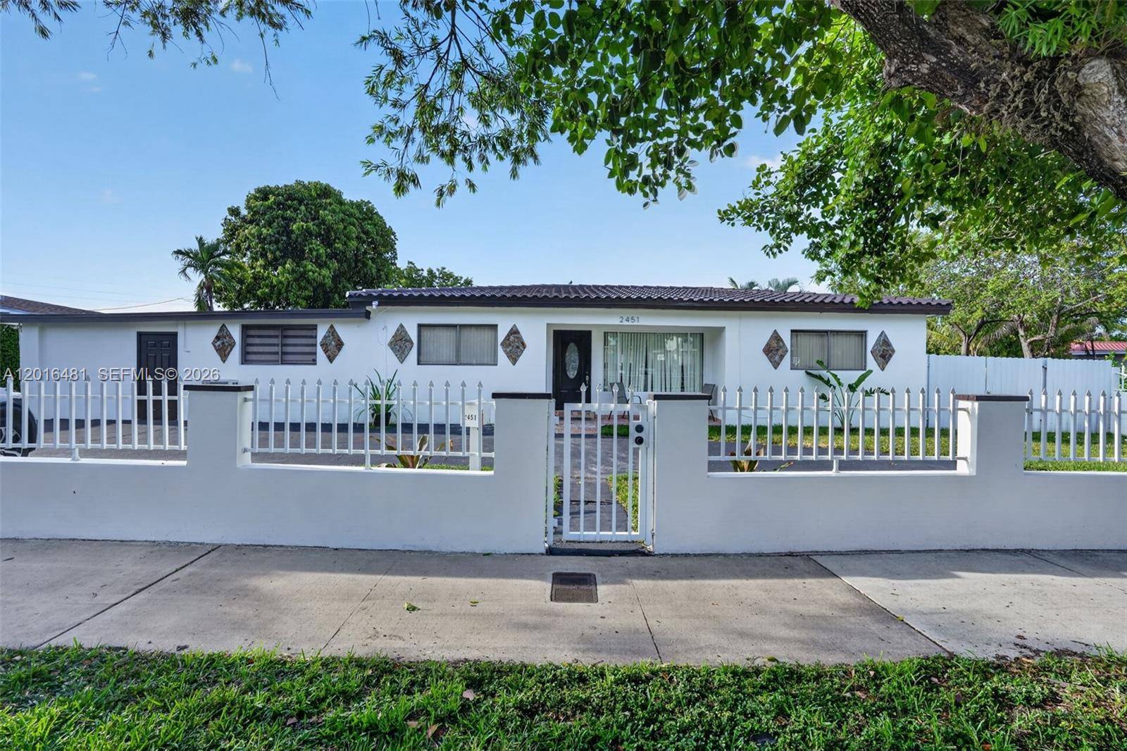 2451 NW 11th StMiami - picture