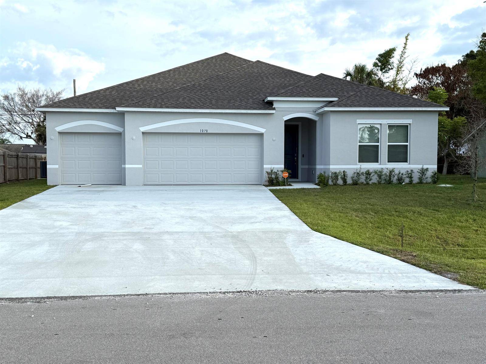 1070 SW VersaillesPort St. Lucie - picture