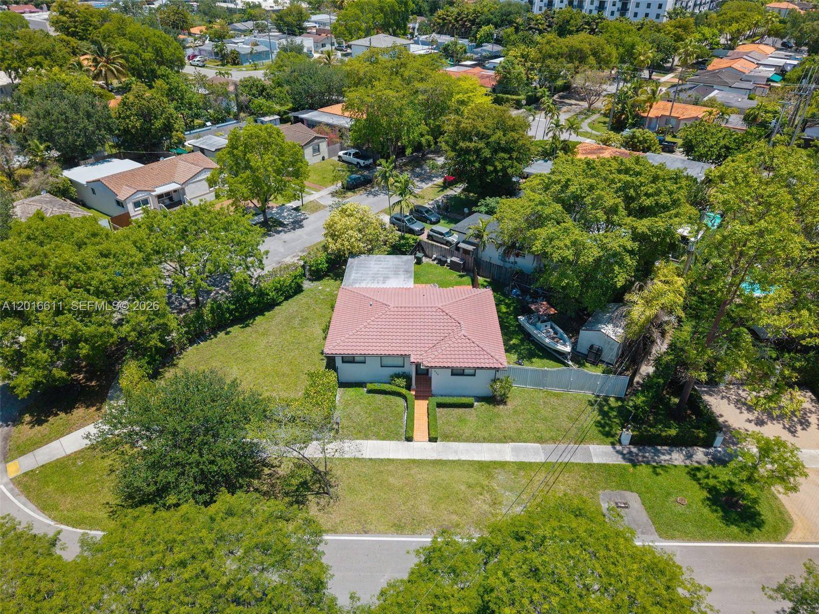1025 Sylvania BlvdWest Miami - picture