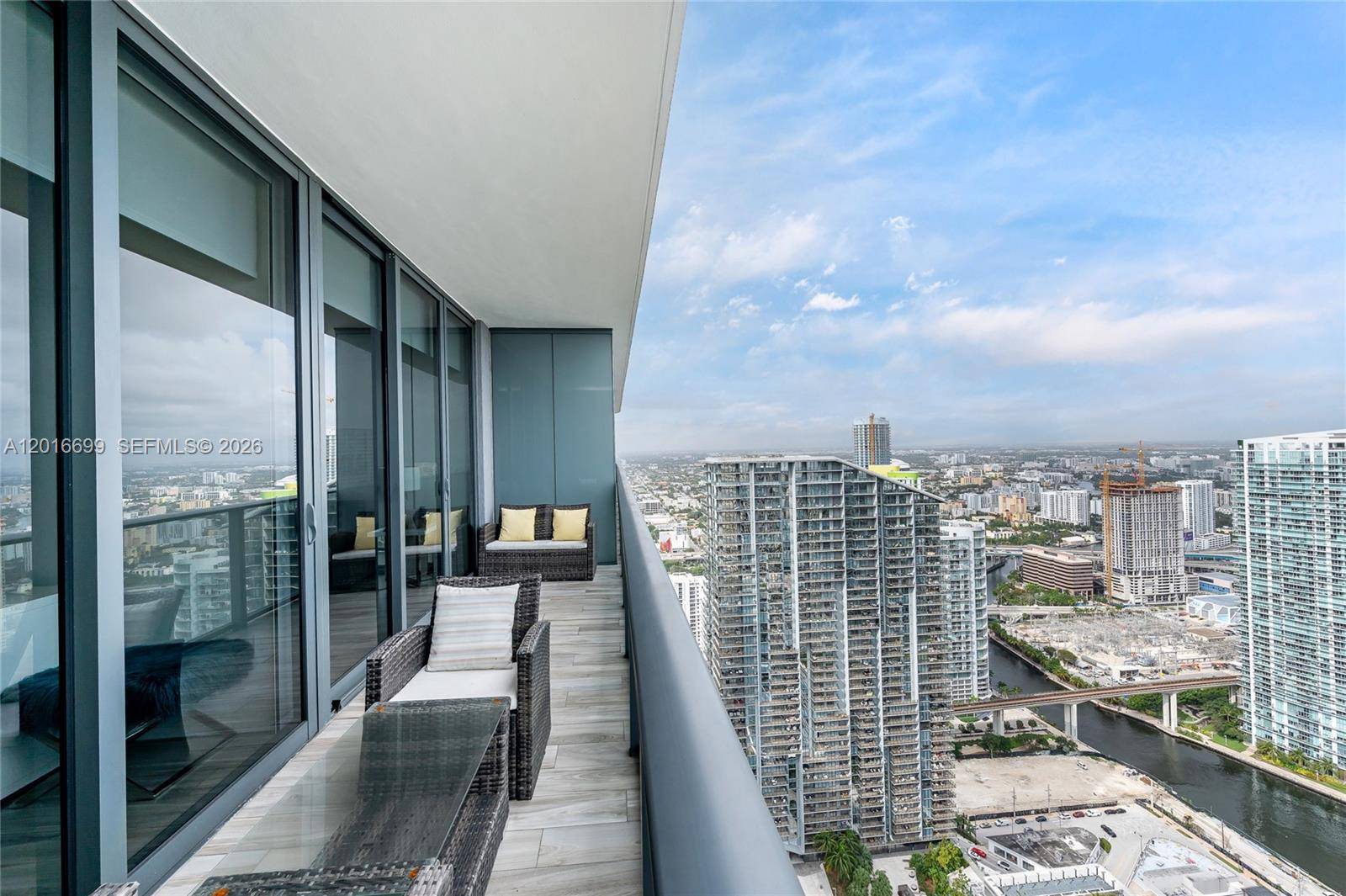 801 S Miami AveMiami - SLS LUX BRICKELL,SLS LUX condo unit 5207 - picture