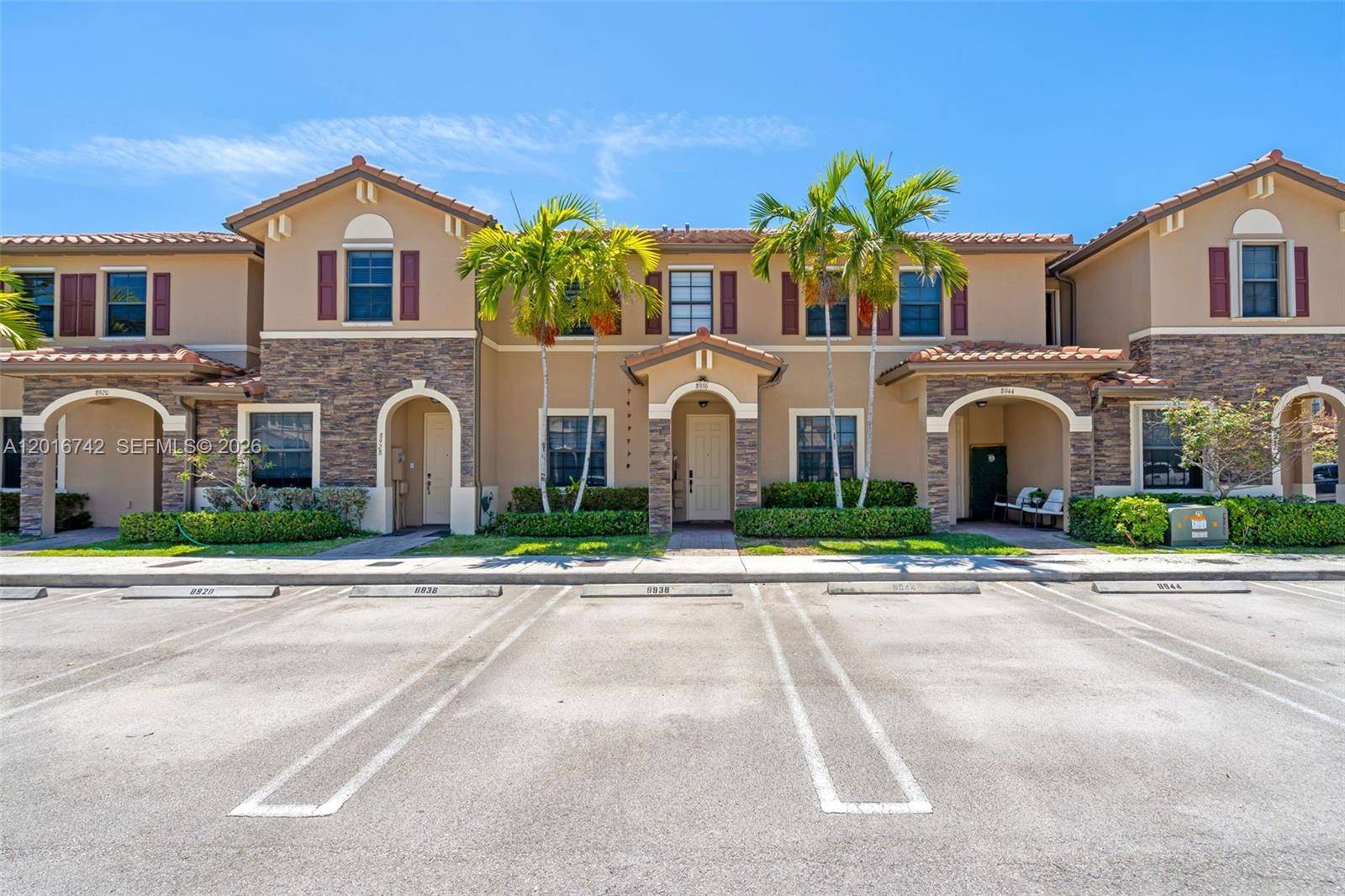 8936 W 35th LnHialeah - picture