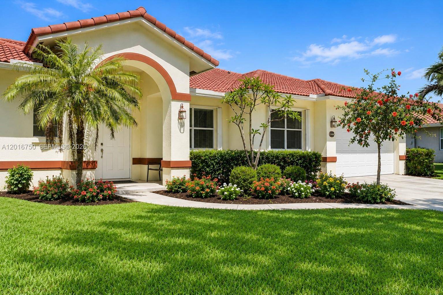 4401 SW 74th TerDavie - picture