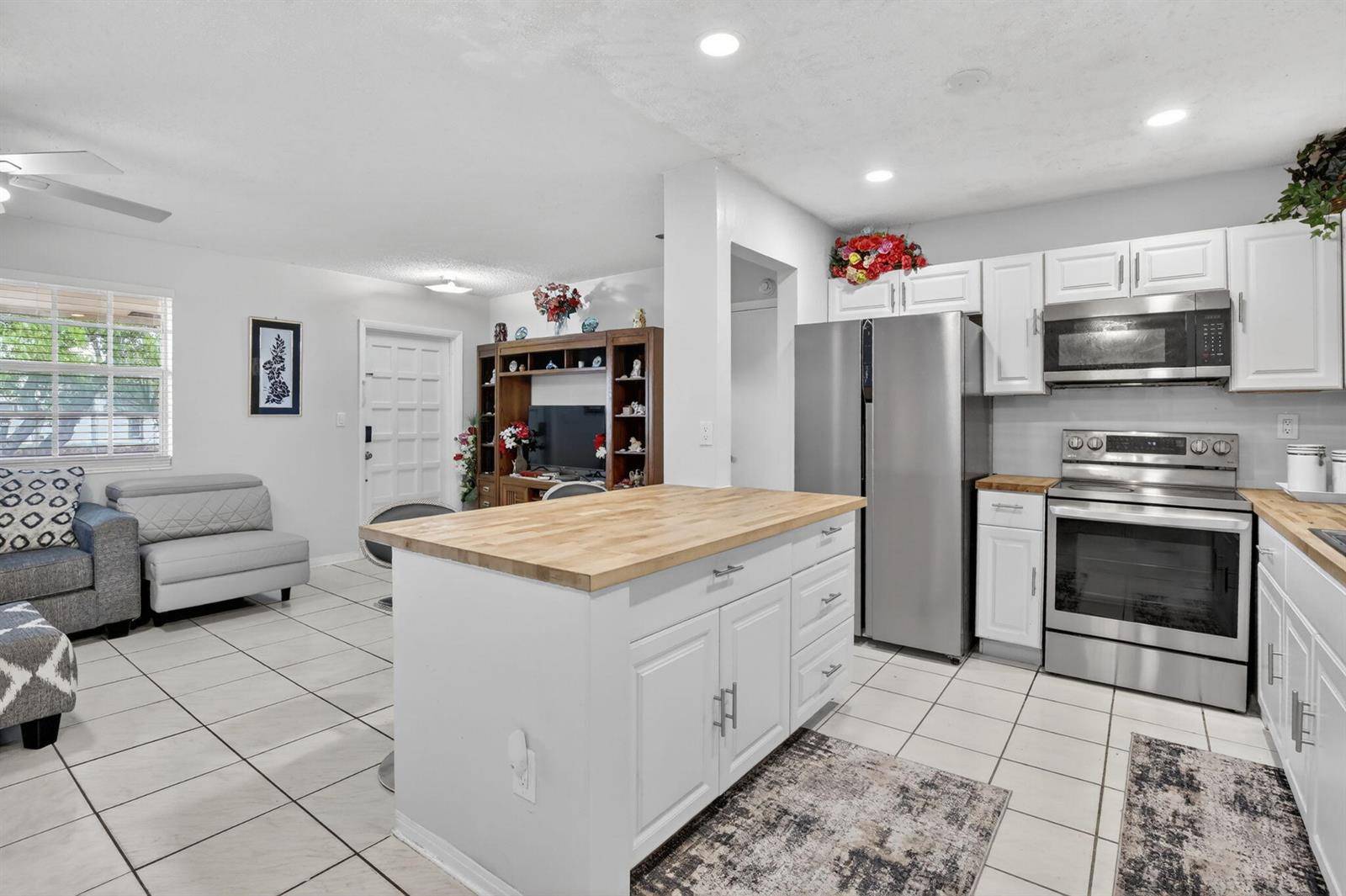 1411 NW 89thPembroke Pines - picture
